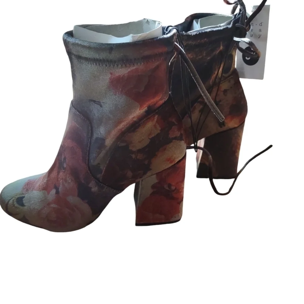 A New Day Women's Maria Block Sock Booties, Multicolor, Sz 5.5 - Picture 7 of 7